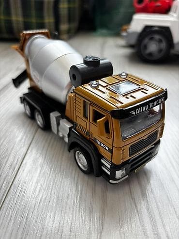 Игрушечный бетономешалка‑грузовик (миксер) - Металлический корпус с