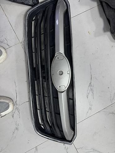 Решетка радиатора Subaru Б/у