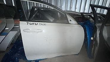 Задняя правая дверь автомобиля (в сборе) с надписью Turu Taxi