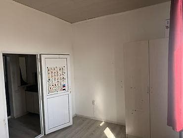 Сдаётся небольшая студия с санузлом и душем внутри. Планировка и — 4