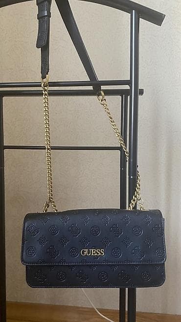 Клатчи: Сумка Guess на цепочке. Оригинал куплен в Катаре в бутике. Пару раз — 2