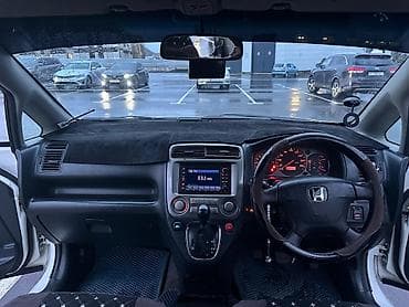 Honda Stream: 2001 г., 2 л, Автомат, Вэн/Минивэн — 9