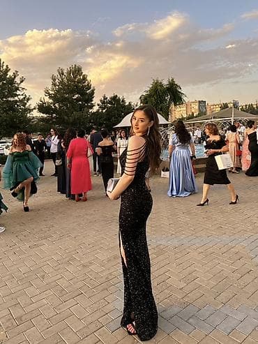 Личные вещи: Вечерние платья – 3 модели все платья одевались один раз 1) Платье в — 7