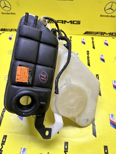 бочек омывателя: Бачок Toyota Б/у, Оригинал, Япония — 2