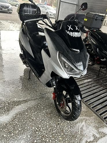 скутер на воду: Макси-скутер 150 куб. см, Бензин, Б/у — 4