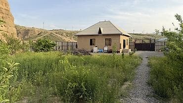 продаю дом жибек жолу бишкеке: Продаётся дом в г. Кызыл-Кыя, ул. Машзавод. Площадь дома: 90 кв.м — 3