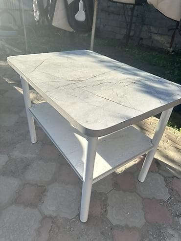 Журнальный/приставной столик с полкой - Компактный прямоугольный