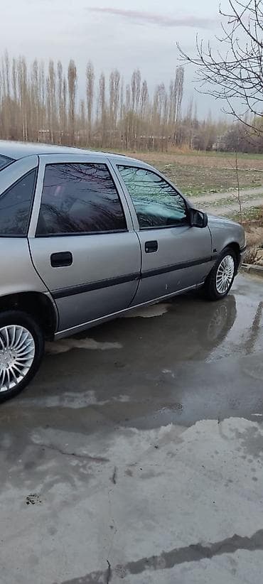 bwm 5: Opel Vectra: 1993 г., 1.8 л, Бензин, Седан — 2