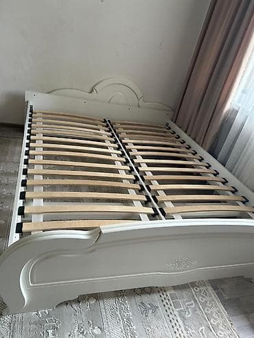 Кровати: Двуспальная кровать за 8700 сом без матраса, очень хорошем состоянии! — 1