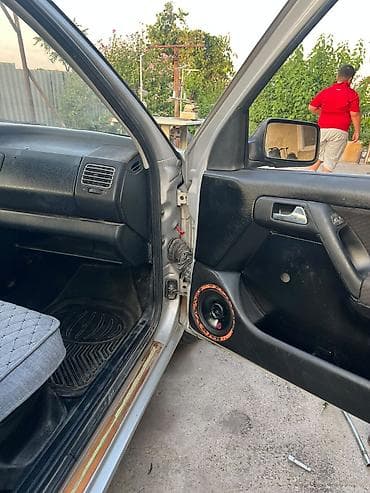 Volkswagen Golf: 1994 г., 2 л, Механика, Бензин, Хэтчбэк — 7