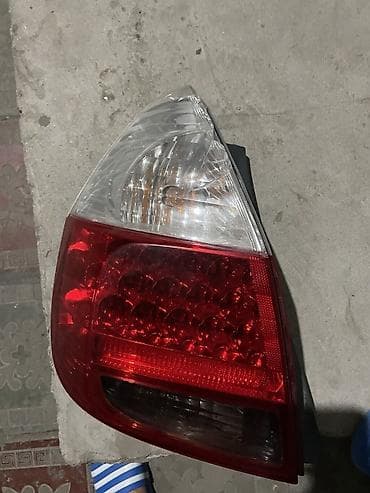 фит кузовные: Продается вместе крышка багажника и задний фонарь для Honda Fit/Jazz — 2