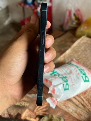 ipad 8th generation: IPhone 13, 128 ГБ, цвет Midnight (темно‑синий/черный). - Экран 6.1" — 5