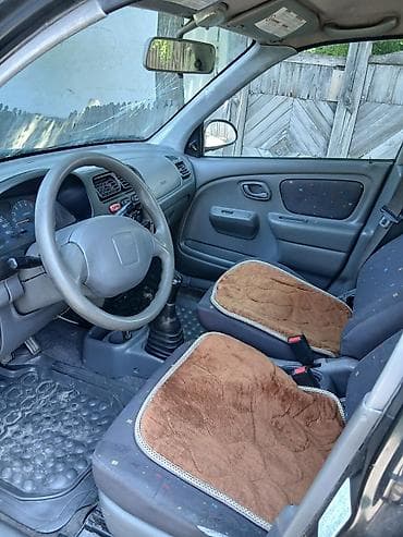 Suzuki Alto: 2002 г., 1.1 л, Механика, Бензин, Хэтчбэк — 7