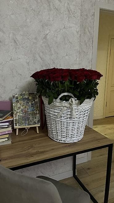 опоры для цветов: СРОЧНО ПРОДАЮ Большая корзина с алыми розами Привезли два часа назад) — 1