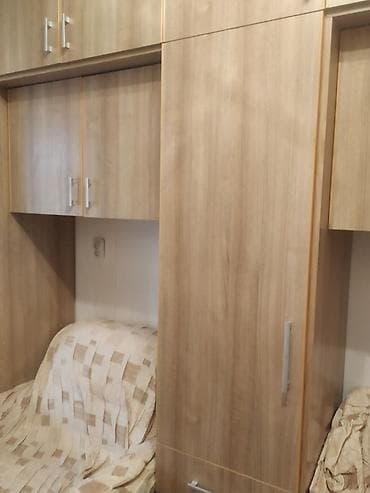 put up: Продается встроенный шкаф очень вместительный и удобный.Очень много — 5