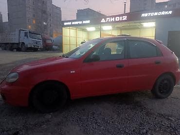 mini cuper: Продаётся компактный пятидверный хэтчбек красного цвета. Основные — 6