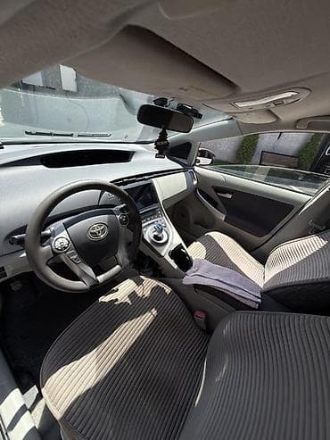 1: Toyota Prius: 2011 г., 1.8 л, Вариатор, Гибрид, Хэтчбэк — 10
