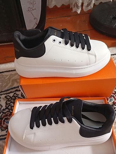 Кроссовки и спортивная обувь: Белые кеды с контрастной чёрной отделкой - Модель: низкие с — 2