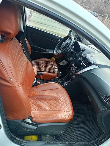 hyundai solaris запчасти: Чехлы Экокожа, цвет - Белый, Hyundai — 6