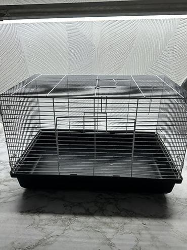 Клетка для хомяков/крыс 
Размеры 25
Не погрызанная,в хорошем состоянии