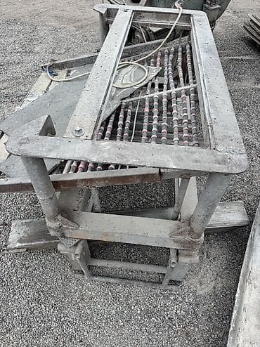 Вибростол для распалубка брусчатка В рабочем состоянии с 3 -х