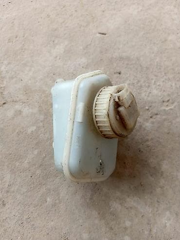 Расширительный бачок тормозной жидкости с датчиком уровня - Материал