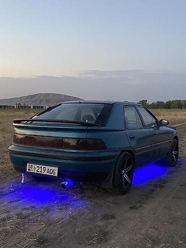 2107 газ: Mazda 323: 1992 г., 1.6 л, Механика, Бензин, Хетчбек — 2