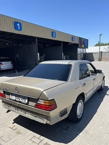 мерседес бенс а: Mercedes-Benz W124: 1990 г., Седан — 4