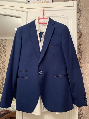 срочно продаю в связи с переездом: Костюм (брюки,белая рубашка) в отличном качестве и состоянии! Одевали — 1