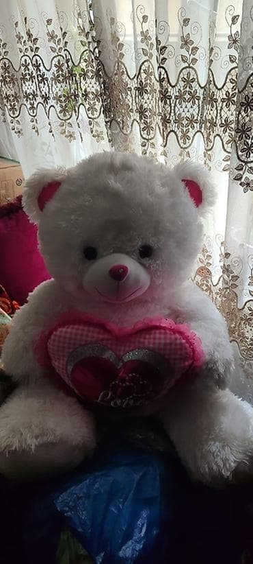 Большой плюшевый медведь с сердцем Love. - Цвет: белый с