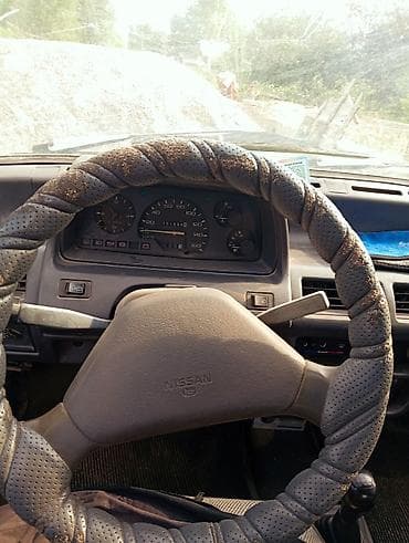 домкрат 210: Nissan Sunny: 1991 г., 1.3 л, Механика, Бензин, Хэтчбэк — 2