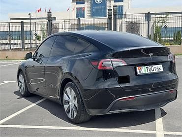 Транспорт: Tesla Model Y: 2021 г., Электромобиль, Хэтчбэк — 5