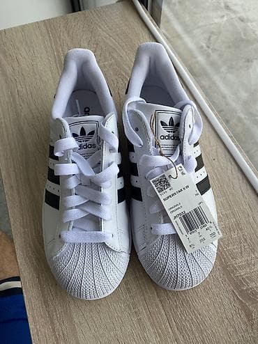 бу красофки: Кроссовкалар, 40, Adidas Originals, Жаңы, түсү - Ак, Өзү алып кетүү, Акылуу жеткирүү — 1