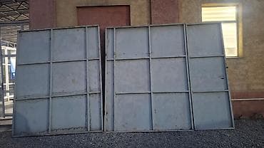Продаю ворота. Высота 3 метра. ширина больших по 2.3 метра, а дверцы 1 at lalafo.kg Продаю ворота. Высота 3 метра. ширина больших по 2.3 метра, а дверцы 1