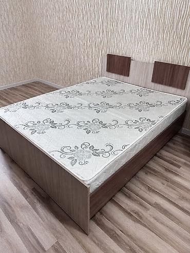 двух спальня: Двуспальная кровать с матрасом Цена: 8000сом и 3 шаурмы - Размер — 2