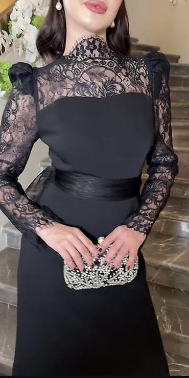 Жеке буюмдар: Вечернее черное платье в пол с кружевным верхом - Силуэт: приталенный — 2