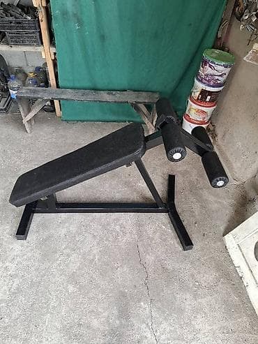 Скамья для пресса черного цвета, предназначенная для эффективных