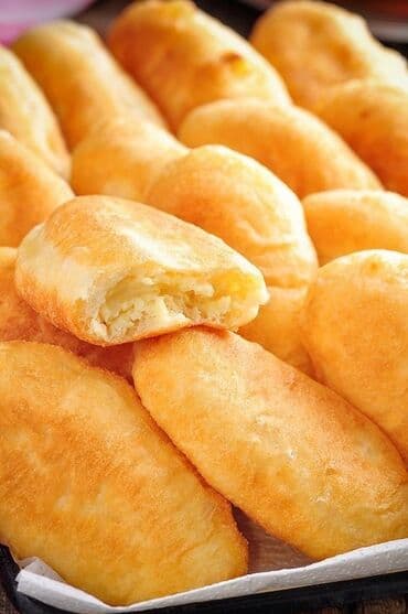 продаю яйцо: Сосиски в тесте, свежая выпечка из пекарни. - Румяная, глянцевая — 3