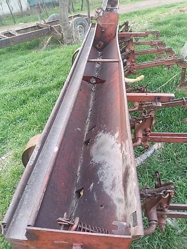 пш метр: Культиватор- семи рядный с банками для удобрения. В данный момент — 5