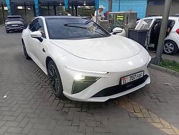 neta ls: Электромобиль Neta S в белом цвете — стильный современный лифтбек с — 1
