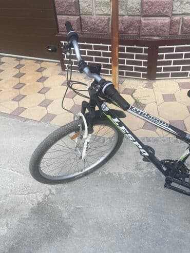 купить покрышку на велосипед 26: Горный велосипед Typhoon Lespo, выполненный в черном цвете с зелеными — 2