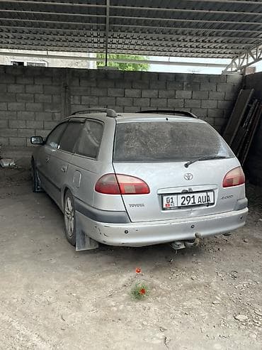 Toyota Avensis: 2001 г., 1.8 л, Механика, Бензин, Универсал