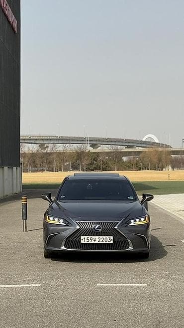 Lexus: Lexus ES: 2019 г., 2.5 л, Вариатор, Гибрид, Седан — 2