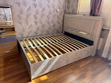 Кровати: Двуспальная кровать, С мягким изголовьем, длина - 200 см — 1