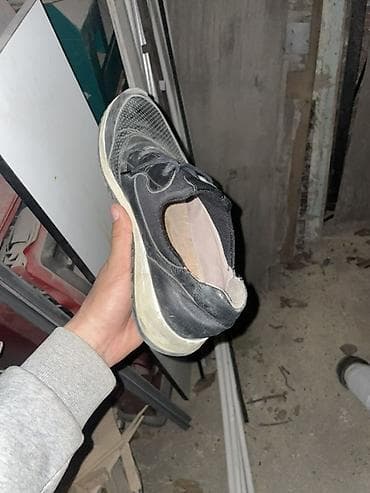 nike react: Мужской кроссовок (один) черного цвета. - Материал верха — 6