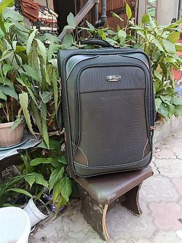 Чемоданы: Чемодан. Состояние и качество отличное. б.у. 3 микрорайон. звоните — 5