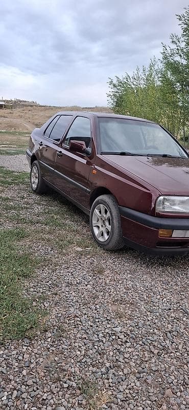 каракол авто: Volkswagen Vento: 1992 г., Седан — 3