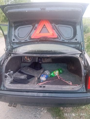 Audi 100: 1993 г., 2.6 л, Механика, Бензин, Седан — 7