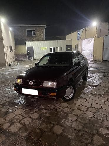 Volkswagen Vento: 1992 г., 1.8 л, Механика, Газ, Седан