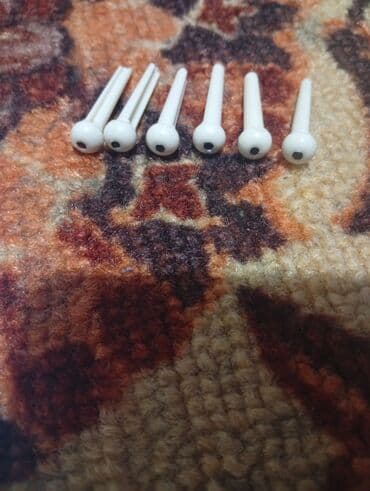 полуакустическая электрогитара: Красная акустика без царапины с пикгардом, с комплектом 6500 а если вы — 11